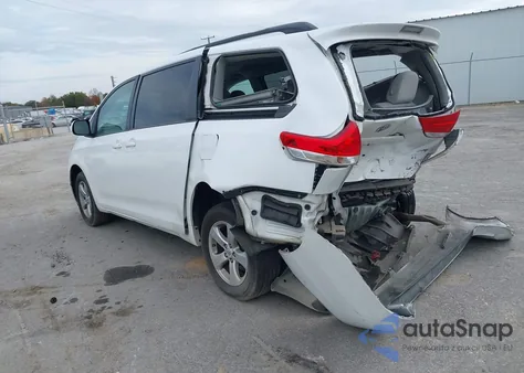 2011 Toyota Sienna Le V6 z USA, uszkodzony, nr VIN 5TDKK3DC2BS128362